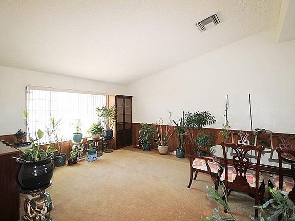 4th image of 475 Stanford Dr