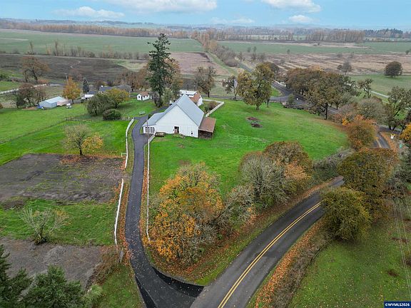 3rd image of 365 Lookout Ln SE