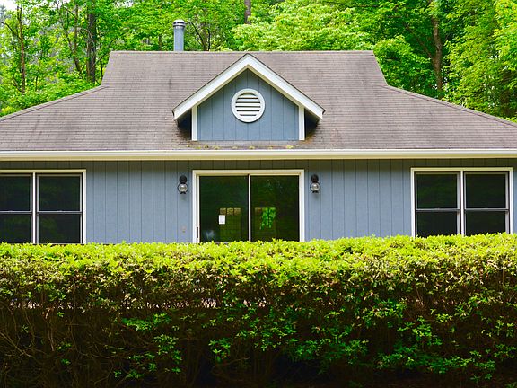 2nd image of 328 Lakeside Dr