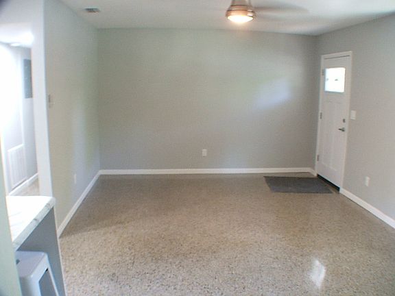 5th image of 922 Lakewood Ave