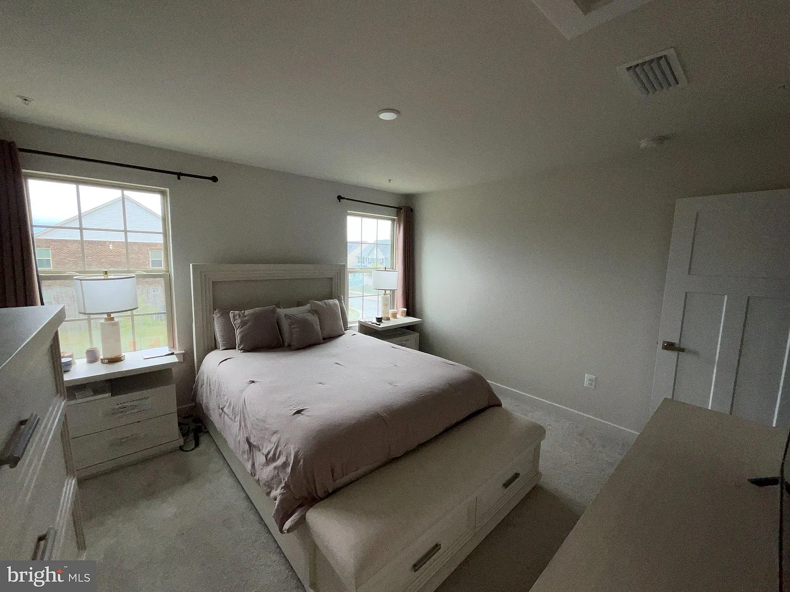 1 bed, 1.0 bath, 2860 sqft, $1,000 — Photo 2