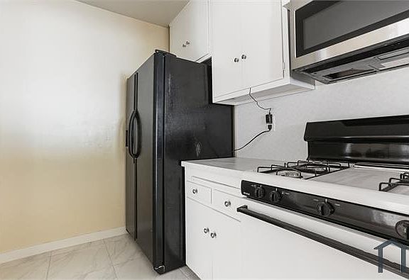 4th image of 7505 Pacific Ave #2