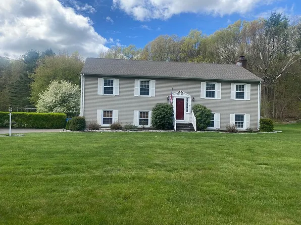 37 Elm St, Monroe, CT 06468