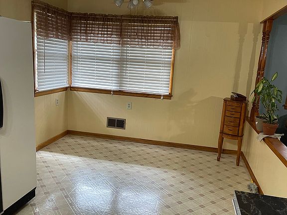 5th image of 3202 Floral Ave
