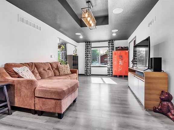 4th image of 213 N 15th Ave W