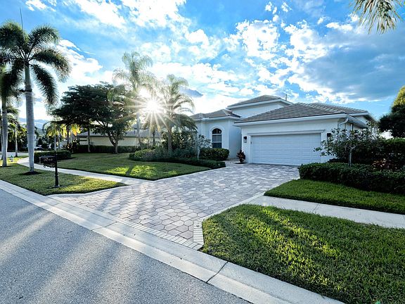 3rd image of 9016 Lakes Boulevard