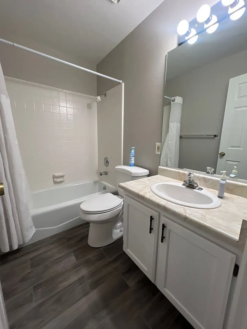 Luxury Living at the Ridge — Photo 3
