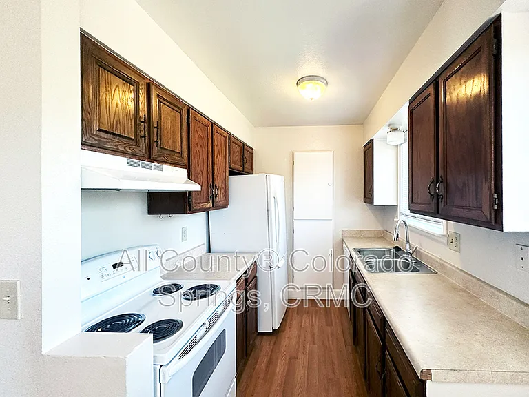 1153 Keith Dr — Photo 4