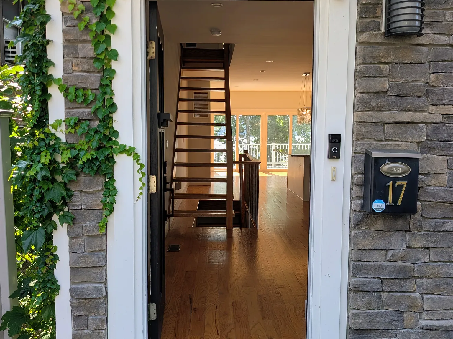 4 bed, 3.5 bath, 2500 sqft, $5,900 — Photo 3