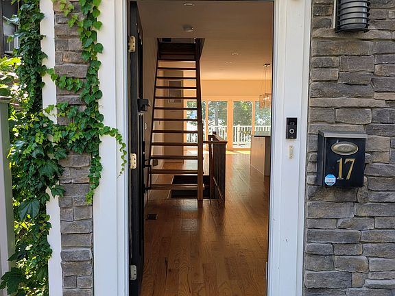 3rd image of 17 Beverly Pl