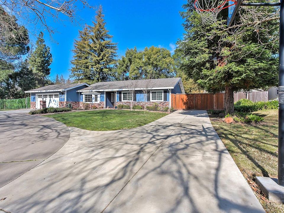 2nd image of 4601 N Park Dr
