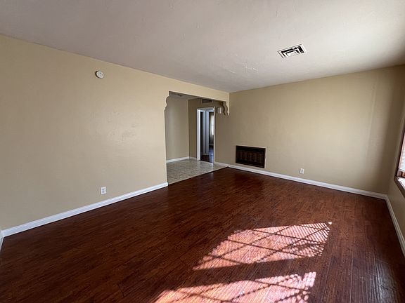 3rd image of 1425 Wengert Ave