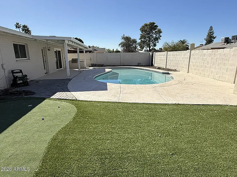 1410 E Verlea Dr — Photo 1