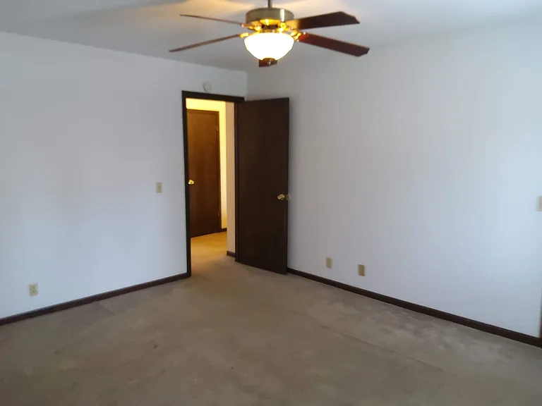 601 Boxwood Dr #1-6 — Photo 9