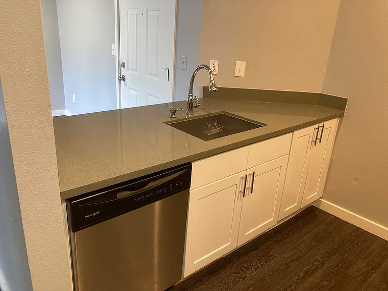 Seattle View Apartments — Photo 23