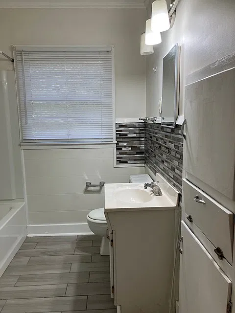 519 Caroline St — Photo 4