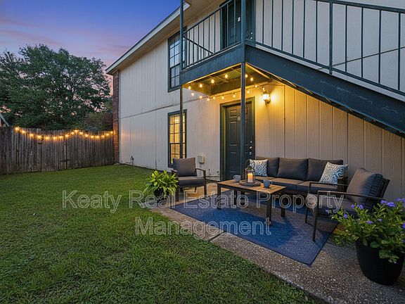 2nd image of 110B Country Ln