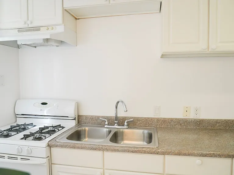 2601 S. El Camino Real — Photo 6