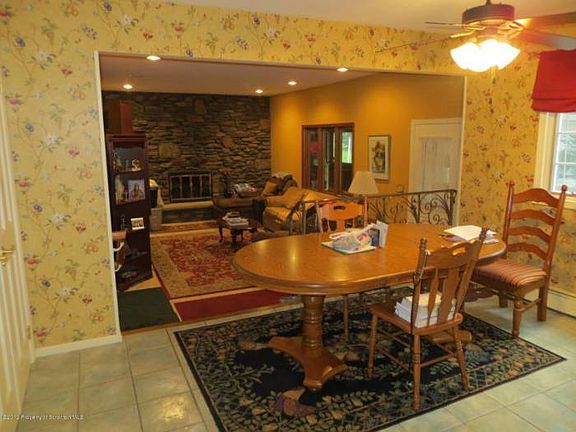 Living room and eat -in