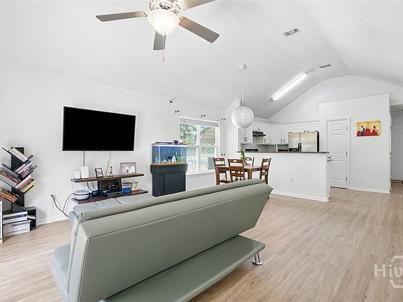 3rd image of 115 S Circle Drive