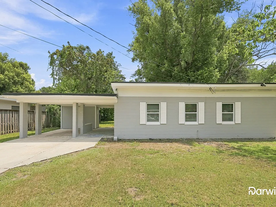 6856 Camelot Rd