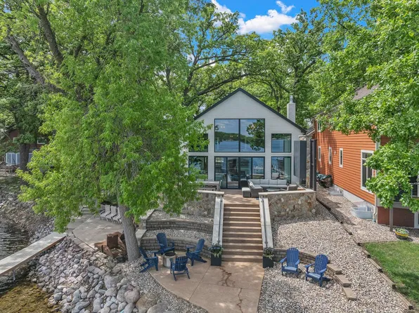 2212 Okoboji Blvd, West Okoboji, IA 51351