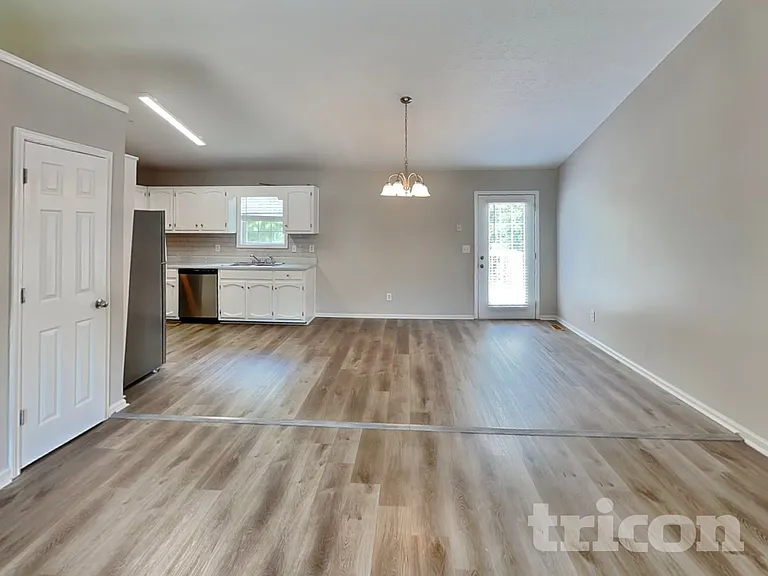 676 Eagles Nest Cir — Photo 3