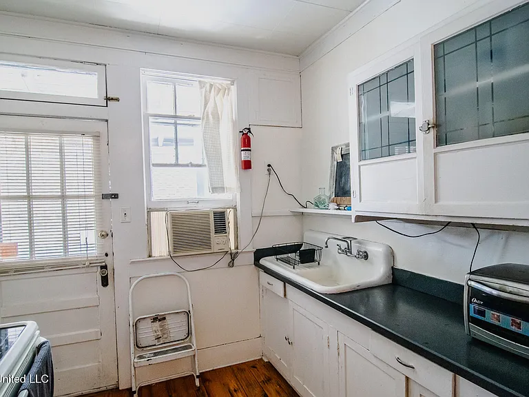 803 N Congress St #C — Photo 17