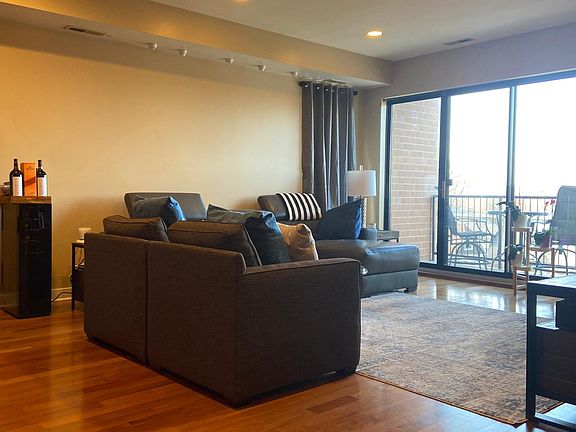 3rd image of 2306 W Touhy Ave #405