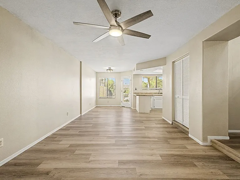 184 S Willow Creek St — Photo 13