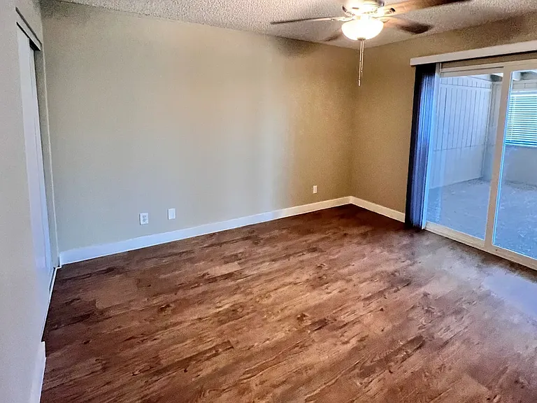 125 Sterling Dr — Photo 3