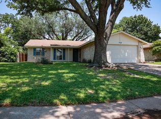 717 Ravencroft Dr, Garland, TX 75043