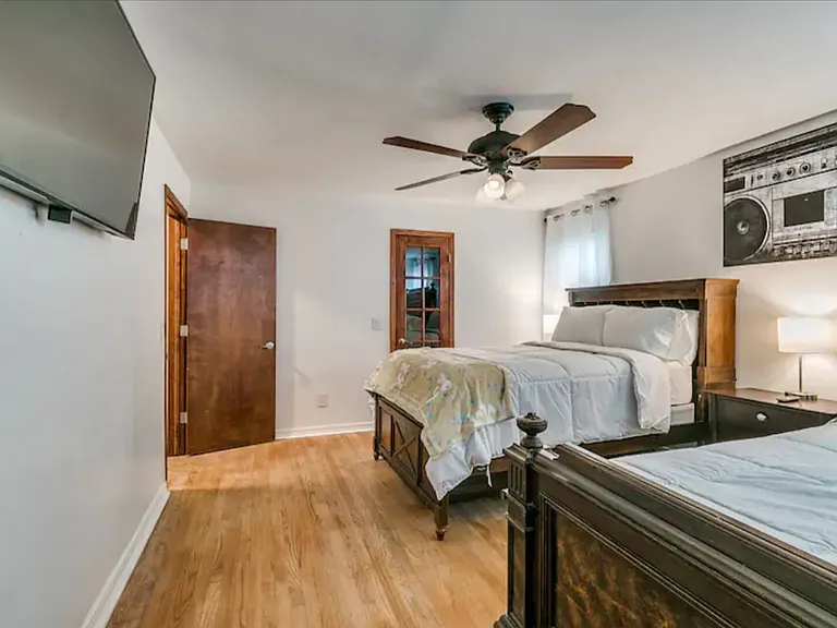 NW 30th Pl — Photo 9