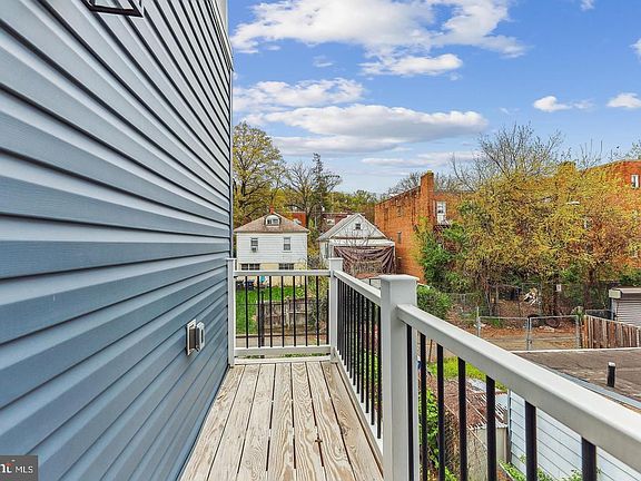 2nd image of 4047 Gault Pl NE