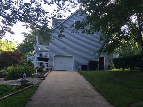 2nd image of 320 Lakeview Heights Dr