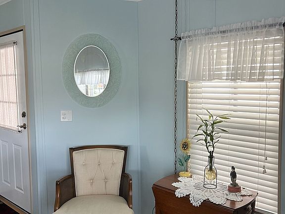 4th image of 549 Spoonbill Dr