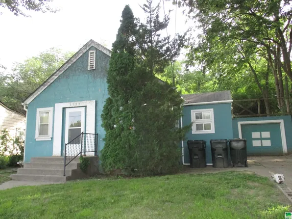 3225 Athlone Ave, Sioux City, IA 51105