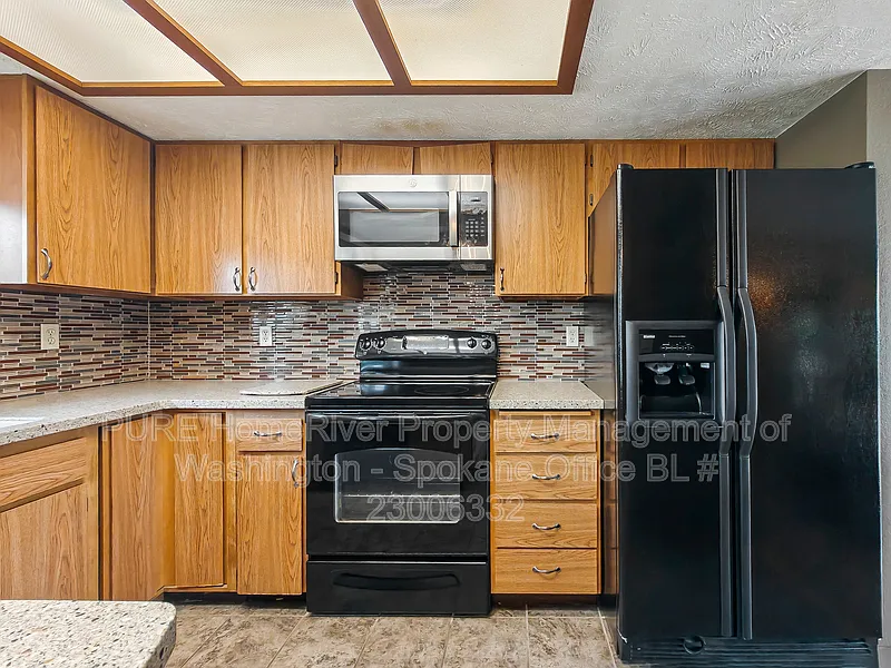 4 bed, 2.0 bath, 1664 sqft, $2,350 — Photo 3