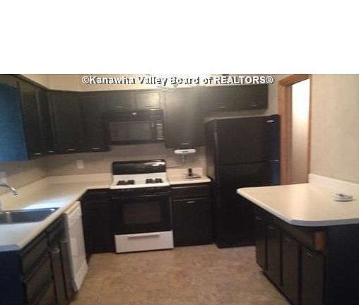 3rd image of 637 Gordon Dr