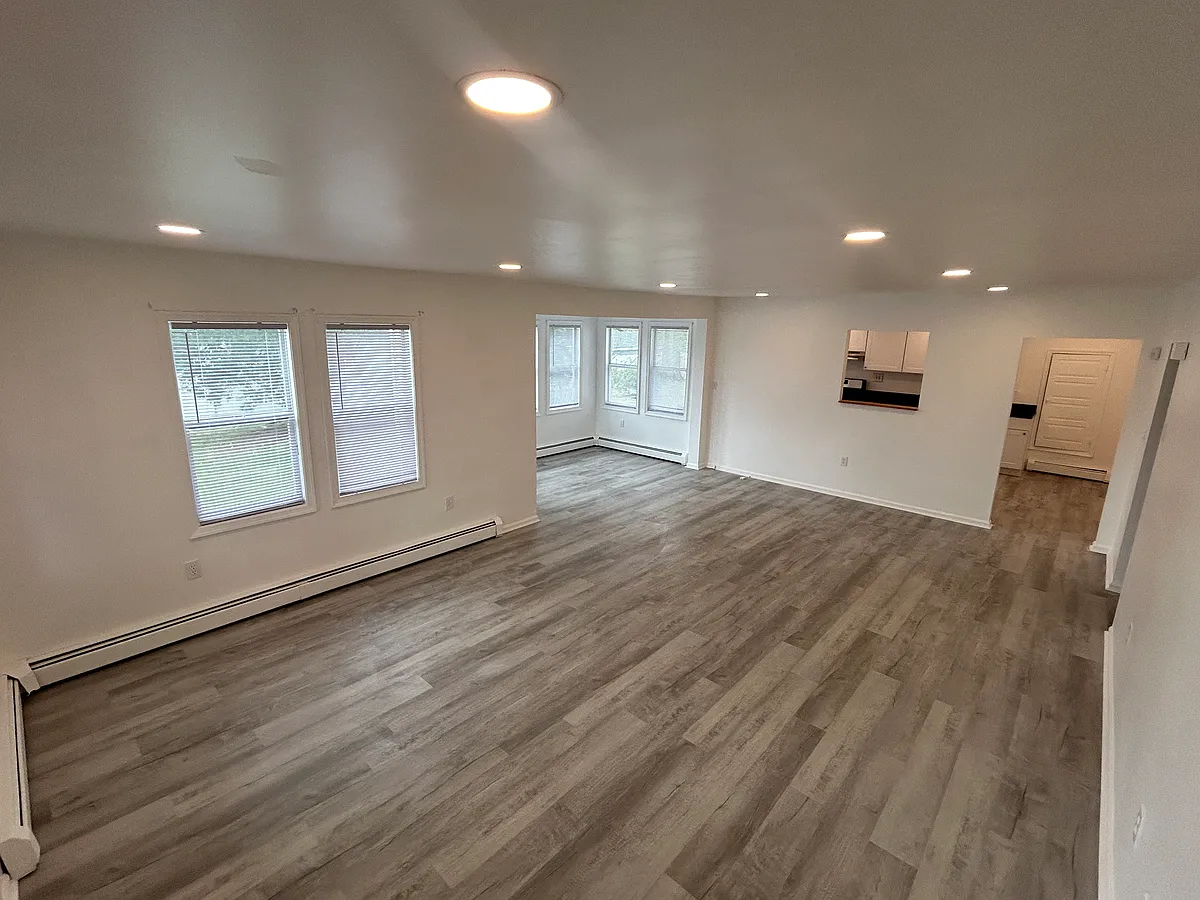 Building Photo - 413 W Poplar Ave #1