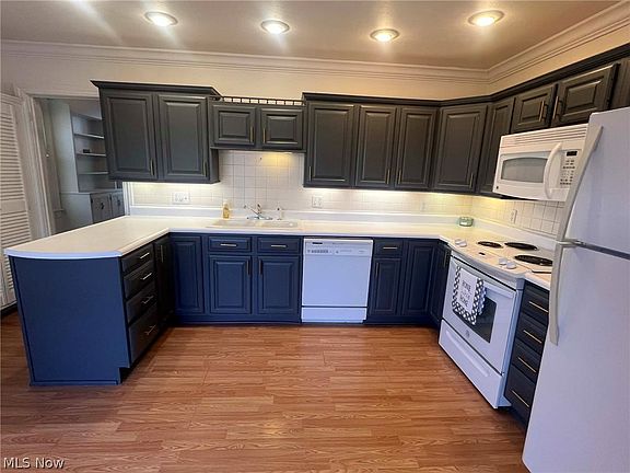 5th image of 618 Park St