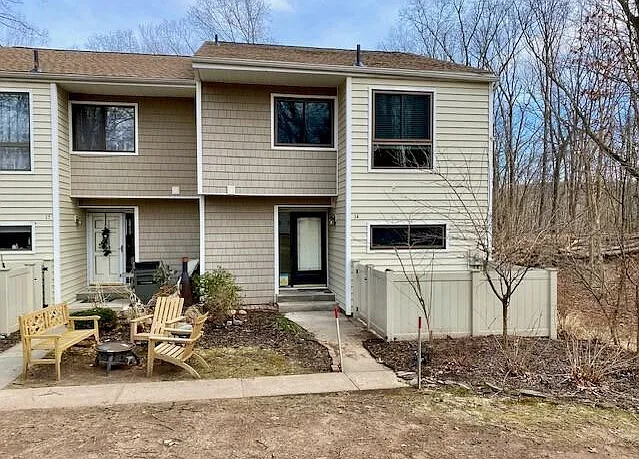 14 Currier Pl — Photo 2