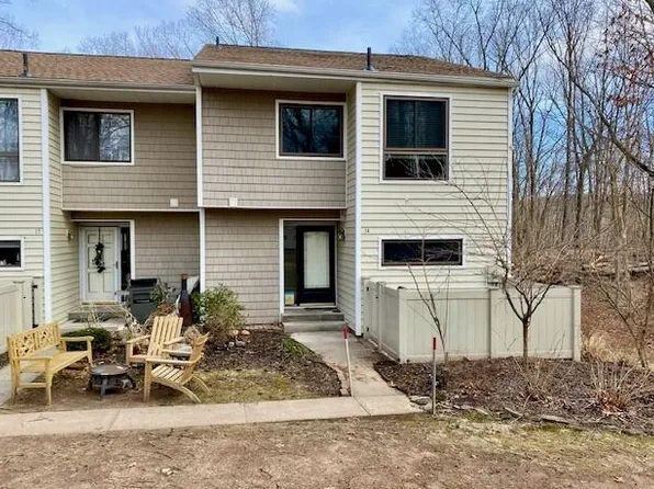 14 Currier Pl, Cheshire, CT 06410