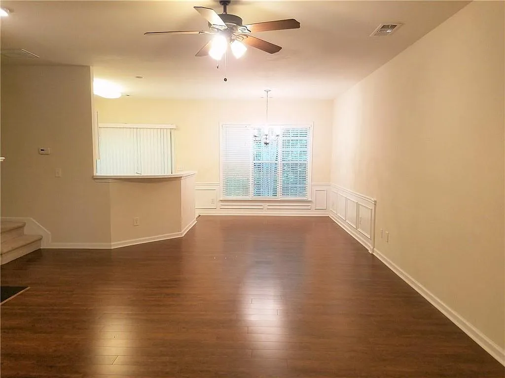 3 bed, 2.5 bath, 1615 sqft, $2,200 — Photo 3