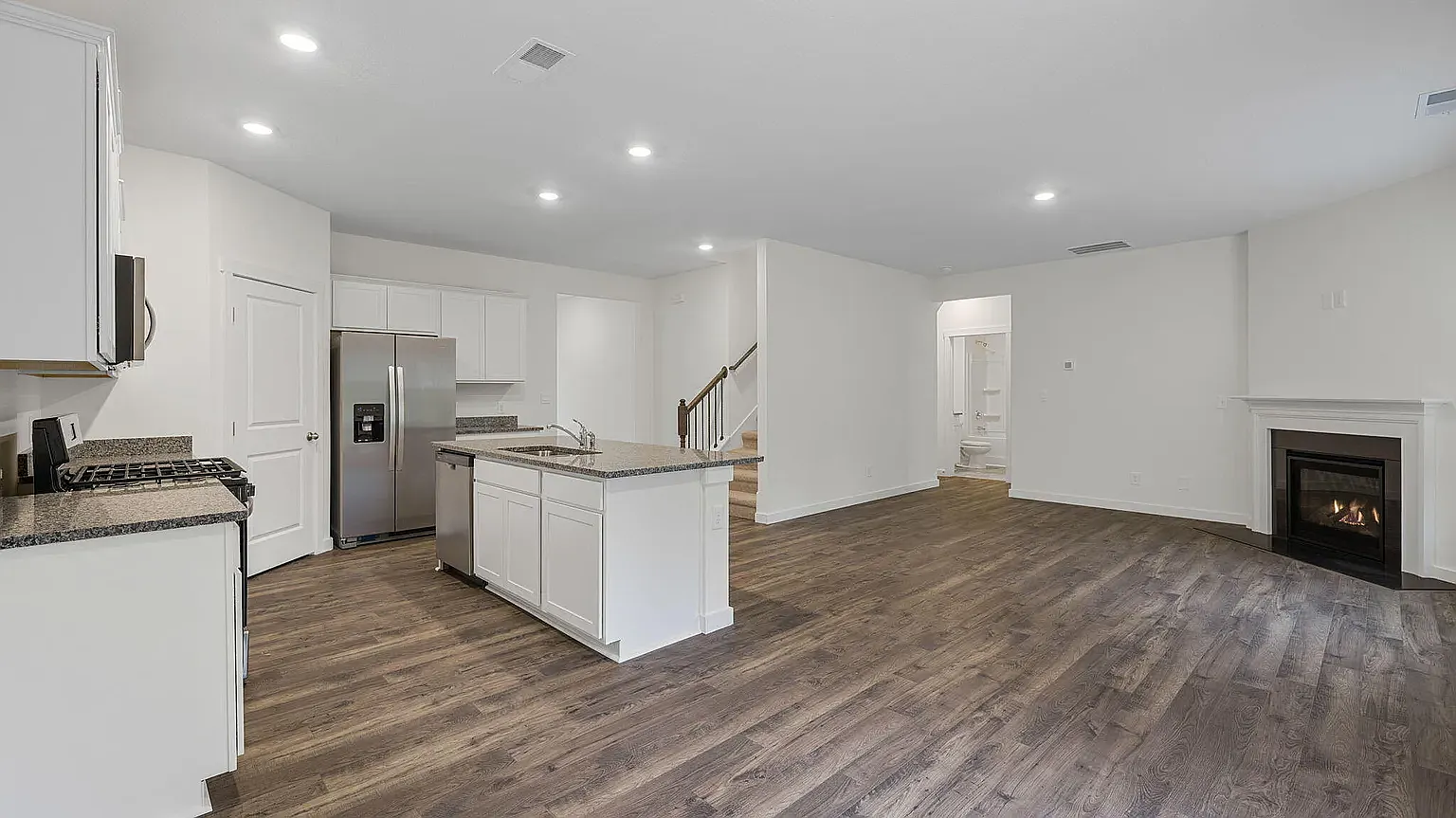 5 bed, 2511 sqft, $2,600 — Photo 3