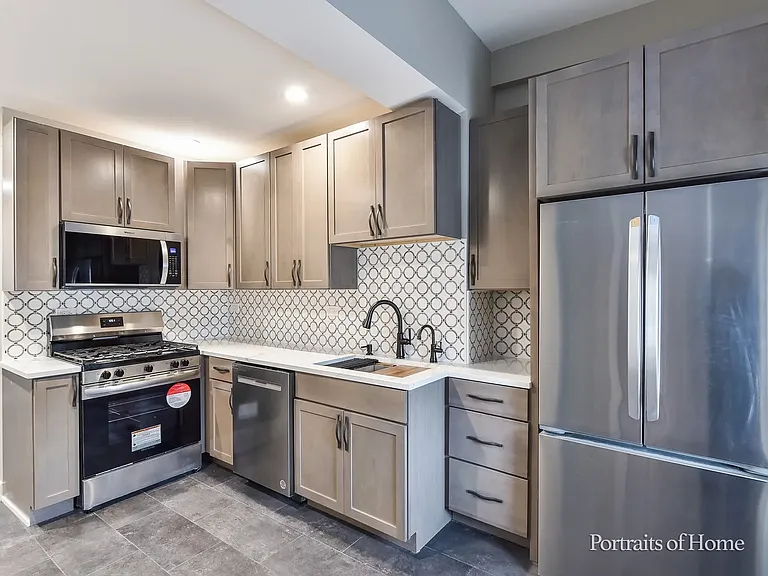 3501 W Le Moyne St — Photo 3