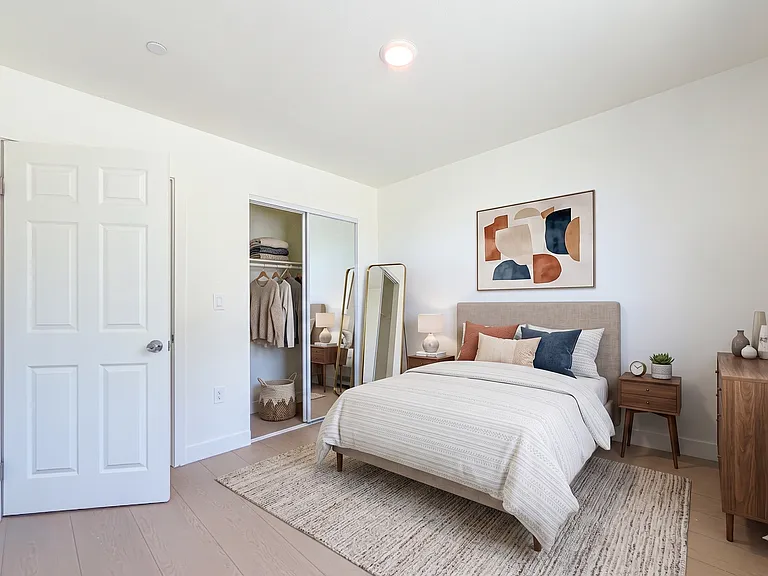 2026 Luxury 4 & 6 Bedroom Units — Photo 10