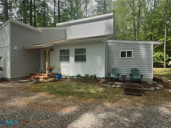 55 Pine Cir, Irvington, VA 22480