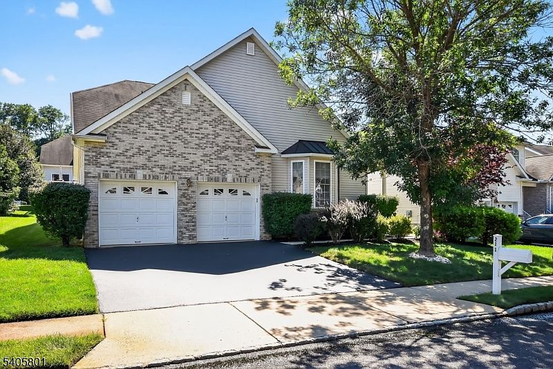 1st image of 211 Bradwick Way