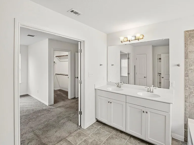 2937 Barbed Wire St — Photo 26